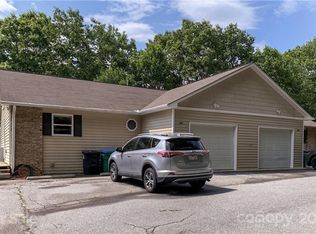 12 Hillsboro Dr, Arden, NC 28704