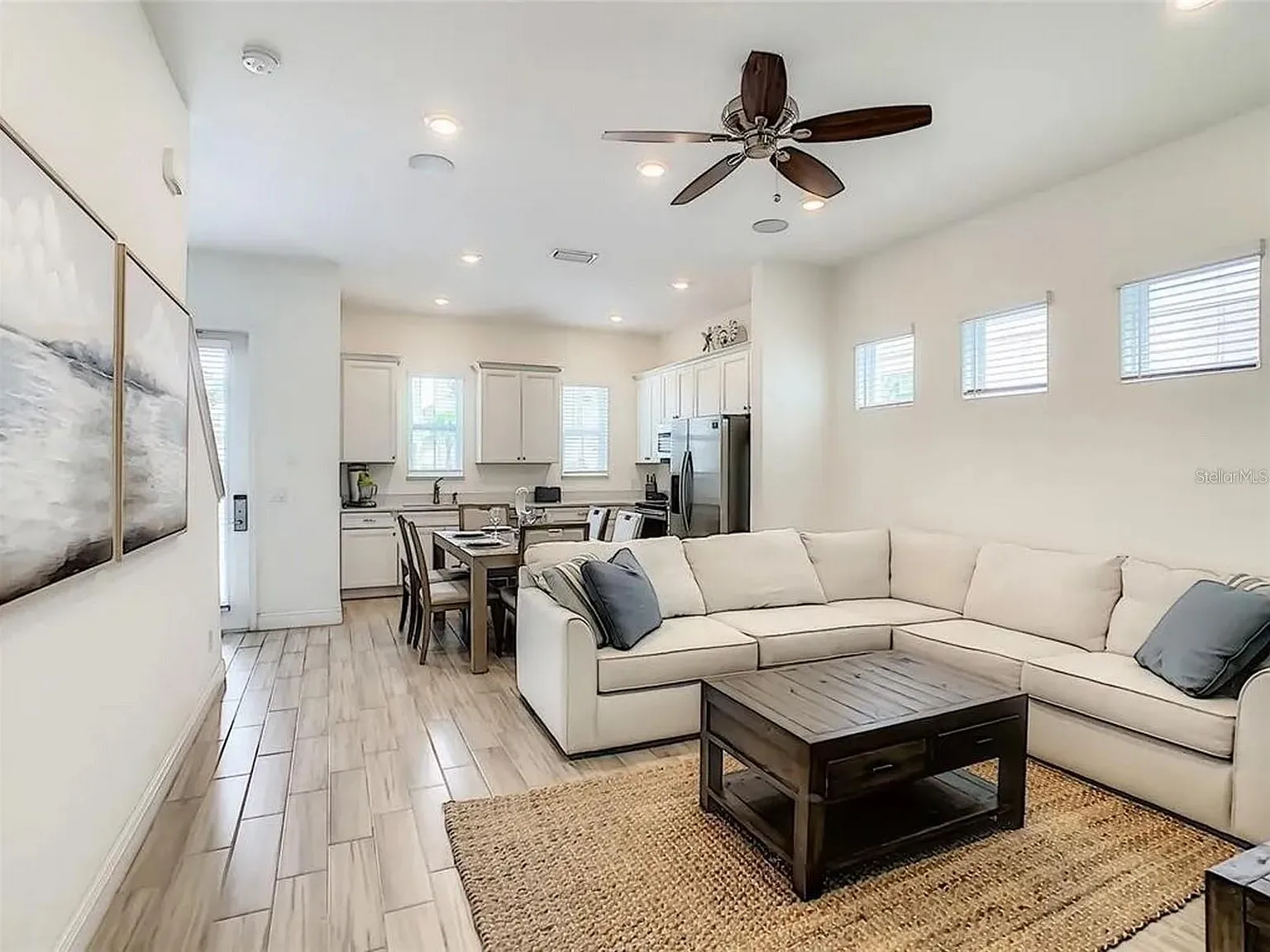 3 bed, 3.0 bath, 1564 sqft, $3,300 — Photo 3