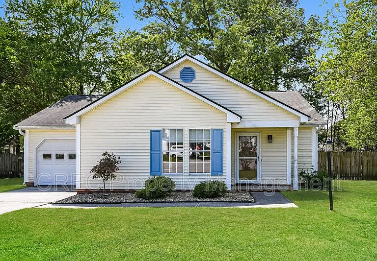 207 Lynton Ct — Photo 1