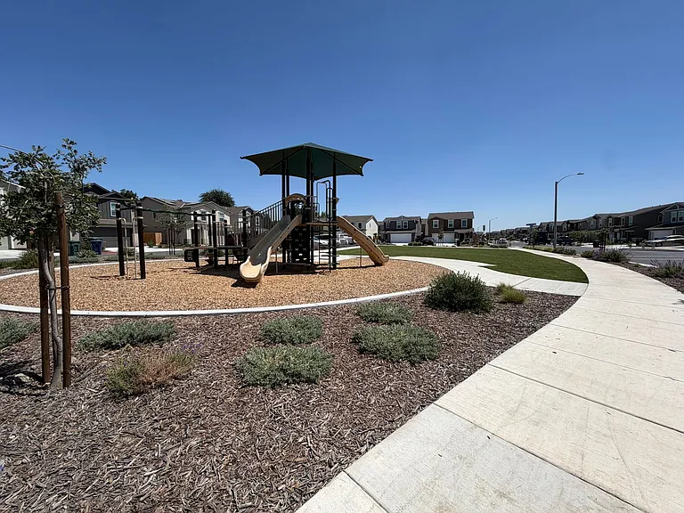 1902 W Meadow Dr — Photo 28