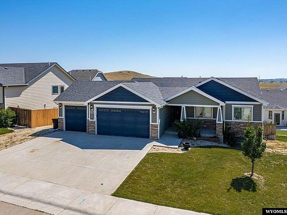 2nd image of 1101 River Heights Dr