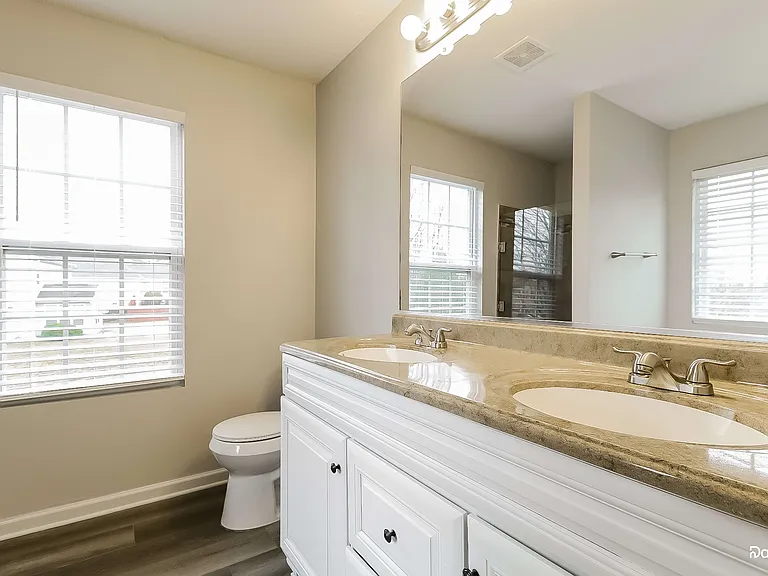 310 Creekview Dr — Photo 8