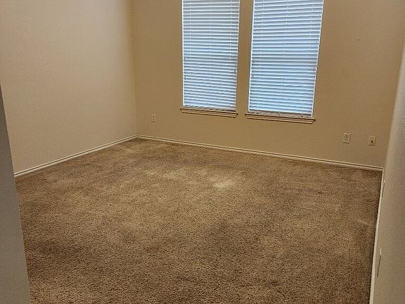 5th image of 10911 Fox Crest