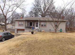 8 NE Northcrest Dr, Kansas City, MO 64116