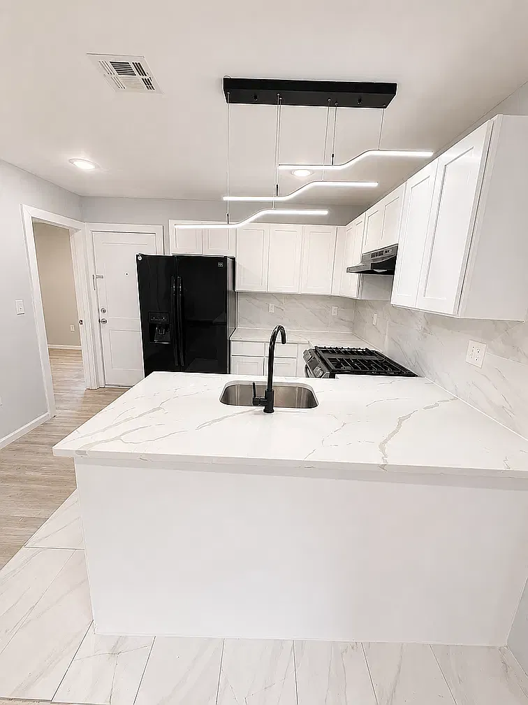 3 bed, 1200 sqft, $2,150 — Photo 2