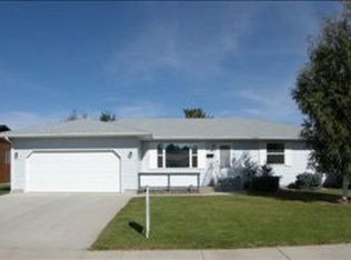 925 River View Dr, Cody, WY 82414