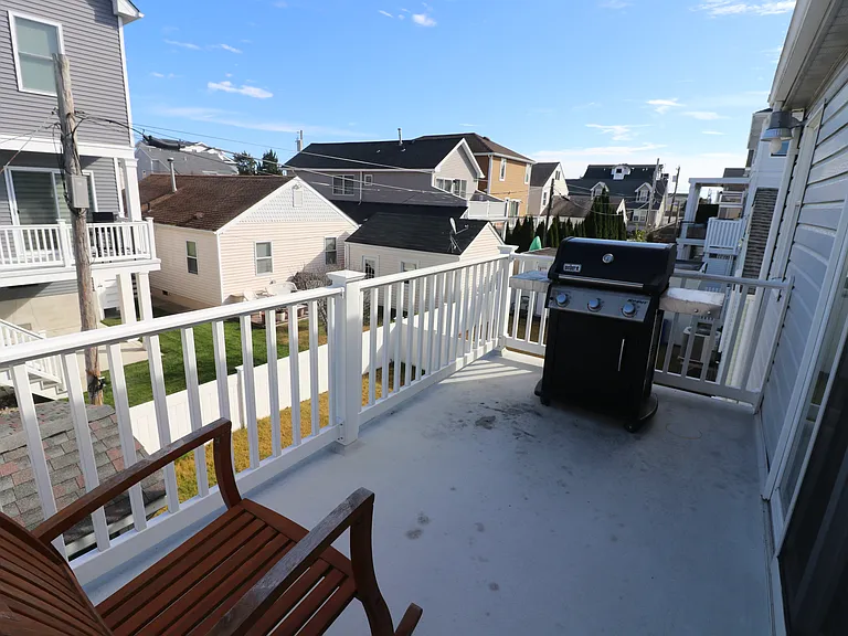 411 N Vendome Ave — Photo 18