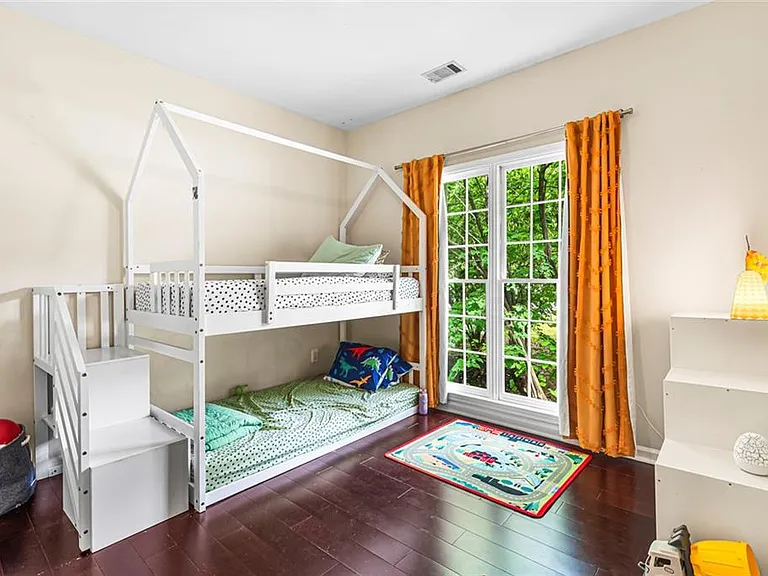 105 Leyland Ct — Photo 12