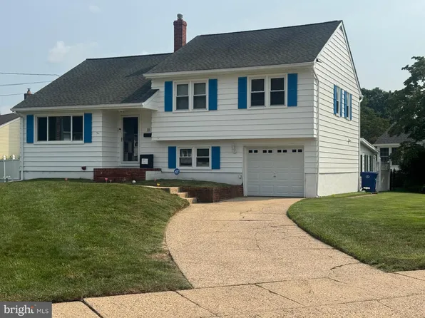11 Manor Ter, Mount Holly, NJ 08060