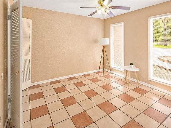 5th image of 2714 Pierre Pl
