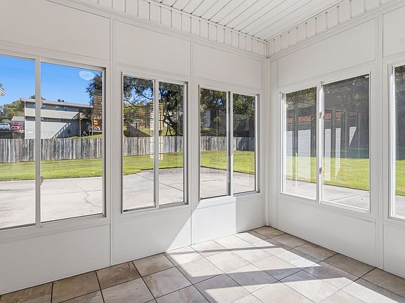 3rd image of 557 Magnolia Crest Cir