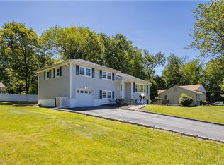 9 Inwood Ln, Spring Valley, NY 10977