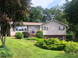 215 Lucky Hollow Rd, Hickory, NC 28601