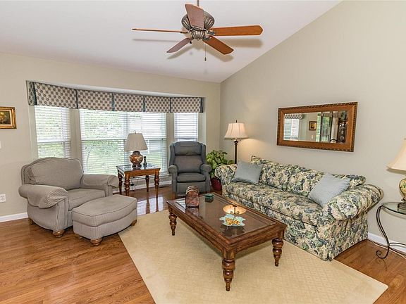5th image of 6039 Glennaire Dr