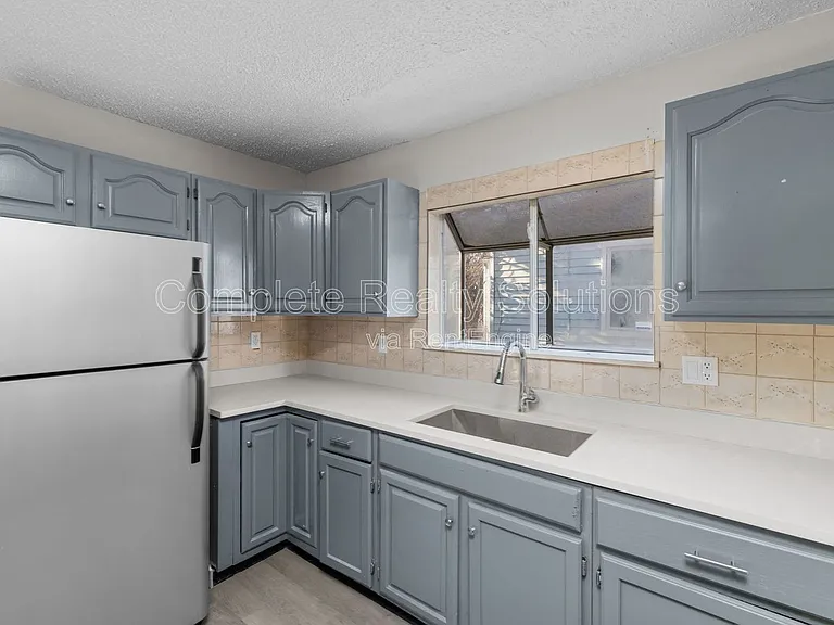 2056 Coleridge Dr — Photo 6