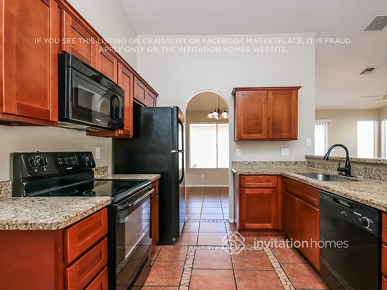 5430 N 79th Dr — Photo 6