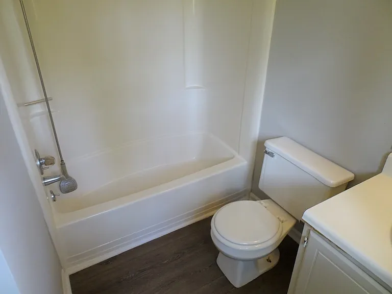 13-15 Oakmount Dr — Photo 14