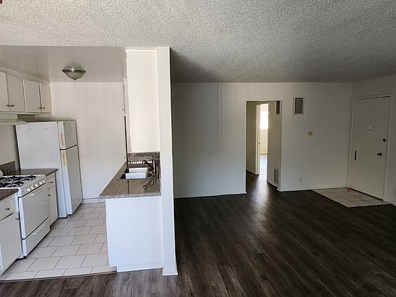 5th image of 5040 Tujunga Ave #24