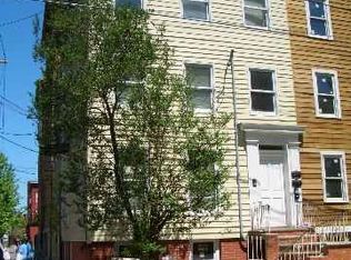 224 3rd St #3, Jersey City, NJ 07302