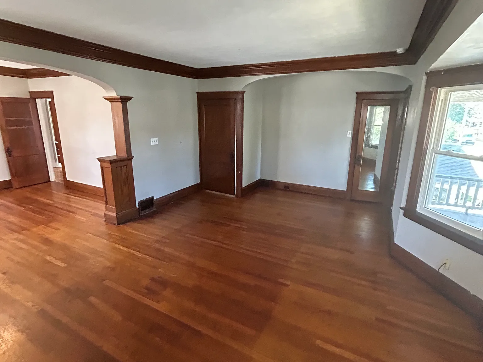 3 bed, 1100 sqft, $1,200 — Photo 4