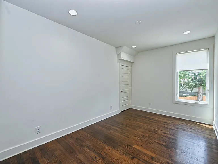 407B Moore Ave — Photo 25