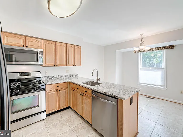 7208 Burton Hill Ct — Photo 8