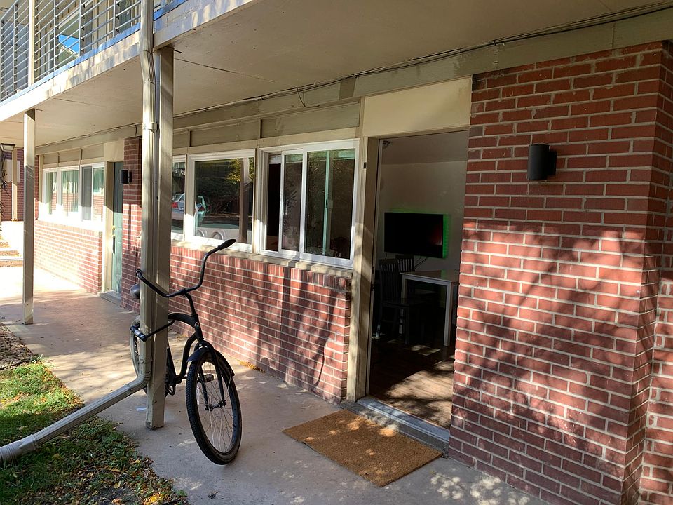 Entrance and living room