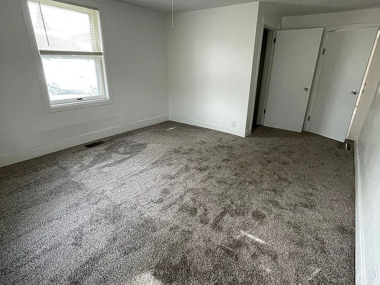 422 Columbus St — Photo 8