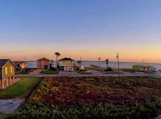 564 Palmetto Point Rd, Rockport, TX 78382