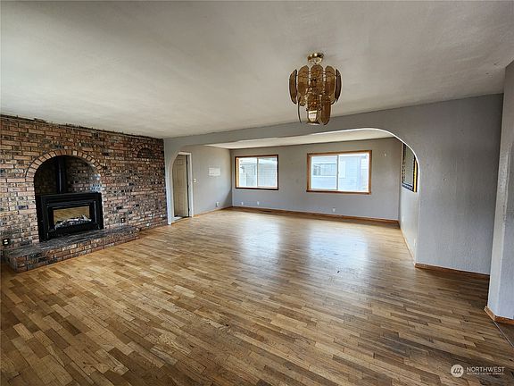 2nd image of 1017 Crawford Avenue