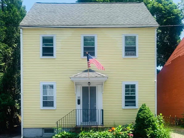22 Dearborn St, Portsmouth, NH 03801