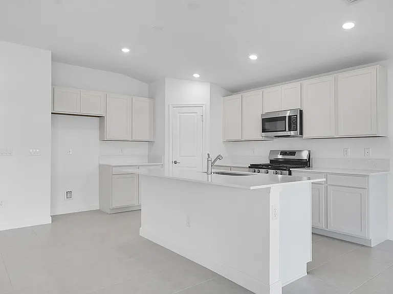 6394 NW Windwood Way — Photo 6