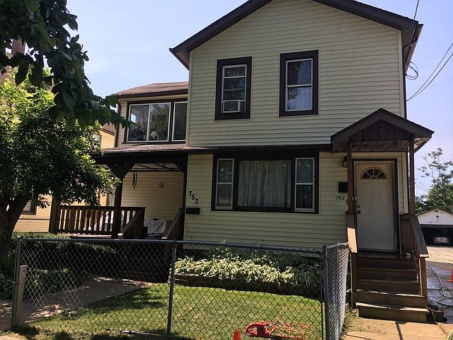 1st image of 753 Superior St