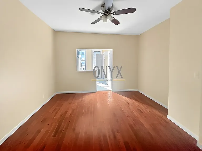 1677 Gates Ave #2L — Photo 3