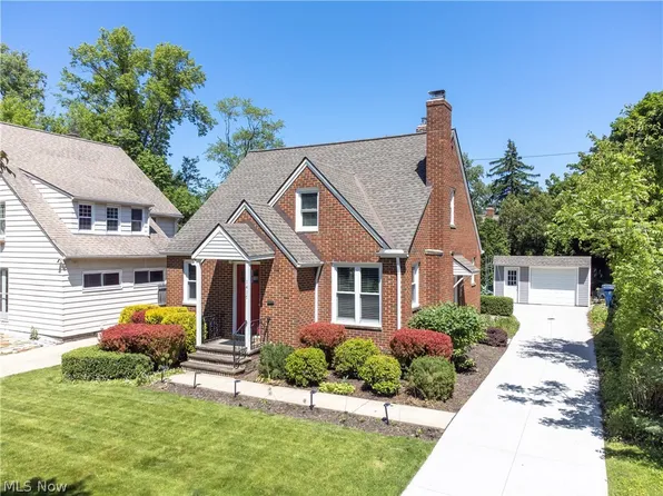 1417 Lynn Park Dr, Cleveland Heights, OH 44121