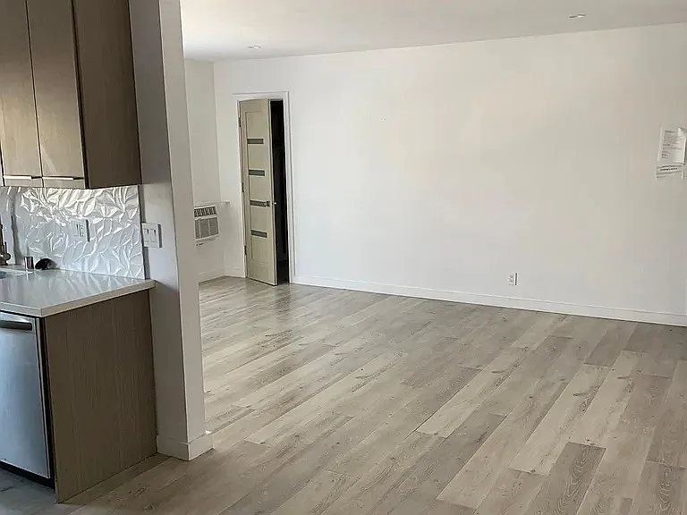 702 S Saint Andrews Pl #1 — Photo 3