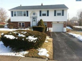 6 Anvil Rd, Aston, PA 19014