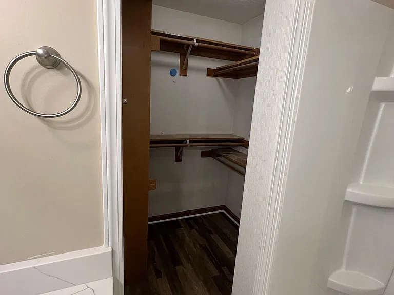 638 Eugene Ct — Photo 16