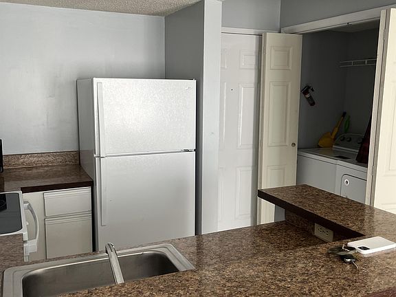 4th image of 1600 Park Cir #1-1117