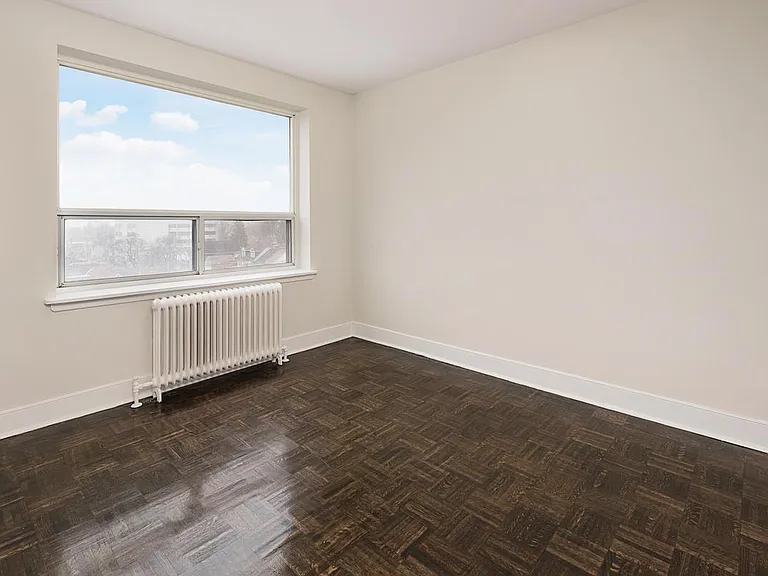 1636 Gerrard St E #301 — Photo 11