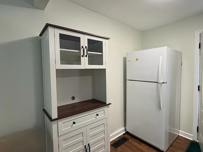 718 Florence Pl NW — Photo 12