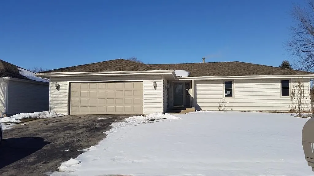 1004 Windbourne Dr photo 1