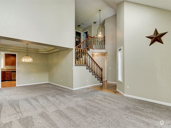 4th image of 2419 Buckingham Drive SE
