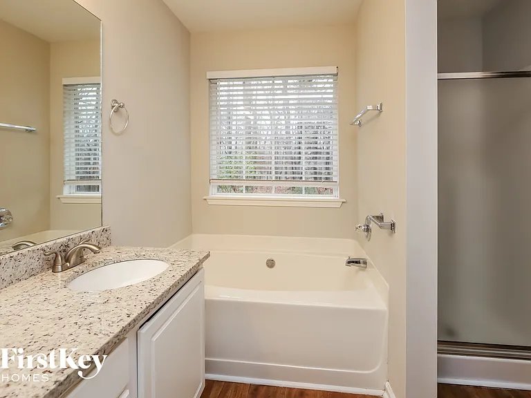 900 Charleston Ct — Photo 9