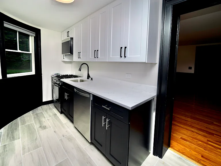 4 Grand St #1 — Photo 12