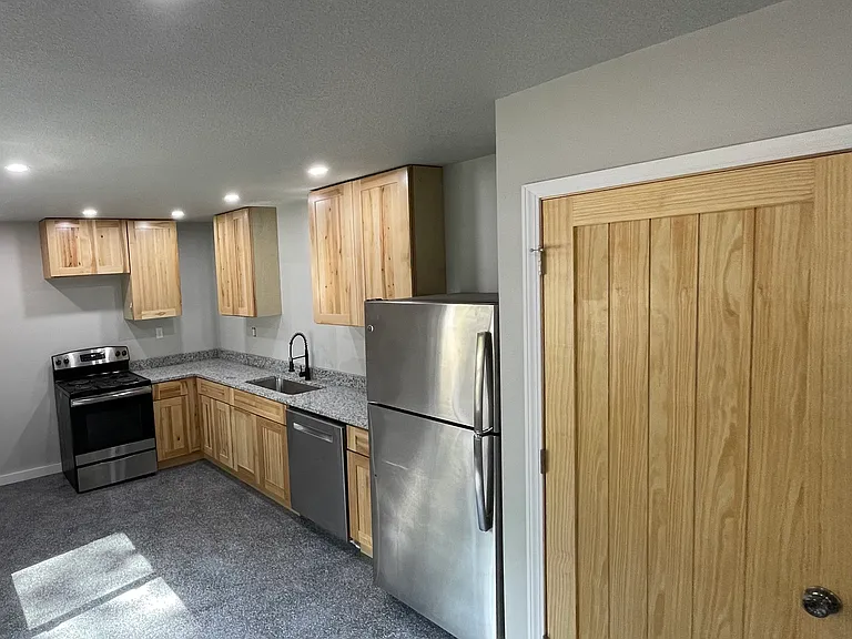 1526 Wedgewood Dr — Photo 4