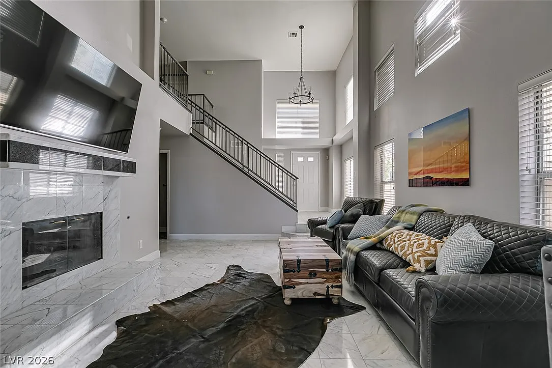 3 bed, 2.5 bath, 1735 sqft, $3,799 — Photo 3