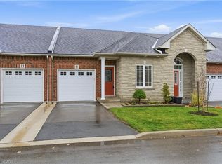 9 Manitoulin Trl, Hamilton, ON L9B 2X8