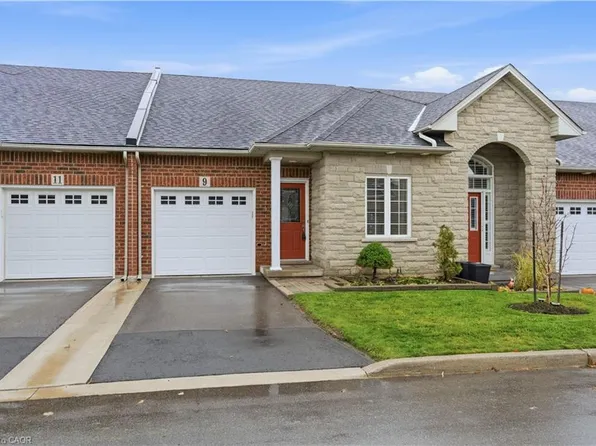 9 Manitoulin Trl, Hamilton, ON L9B 2X8