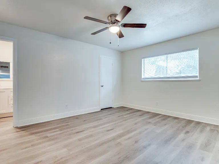 5913 Maple Ln — Photo 9
